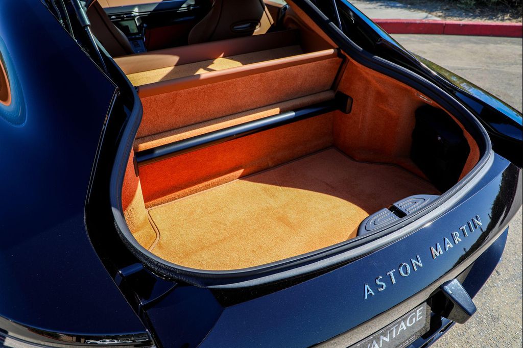 2026 Aston Martin VANTAGE S — миниатюра 10