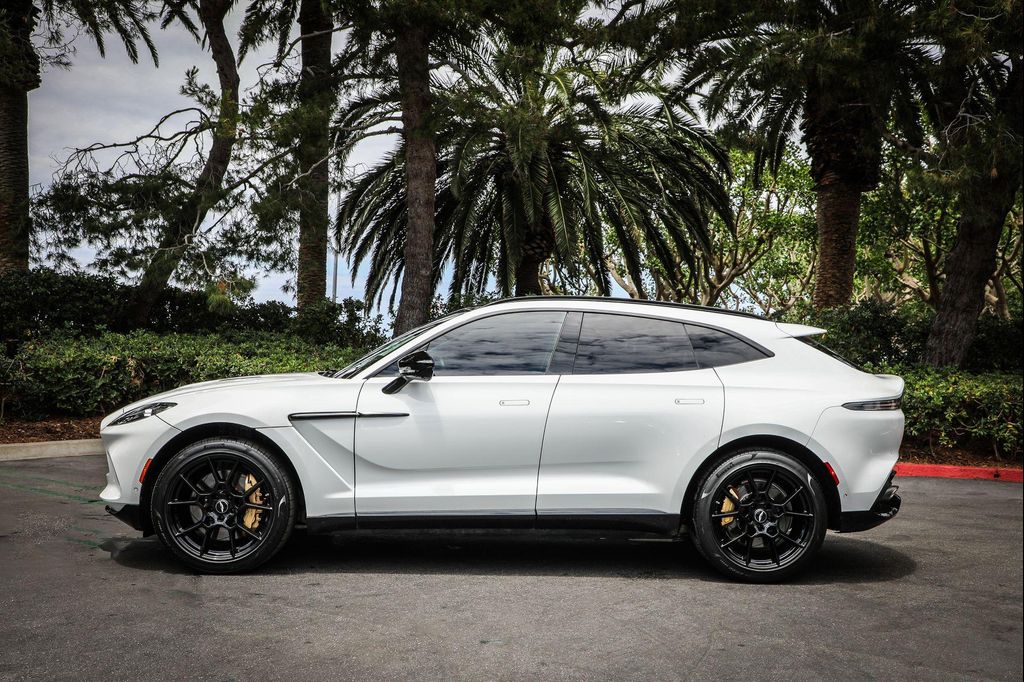 صورة مصغرة 31 لـ 2022 Aston Martin DBX