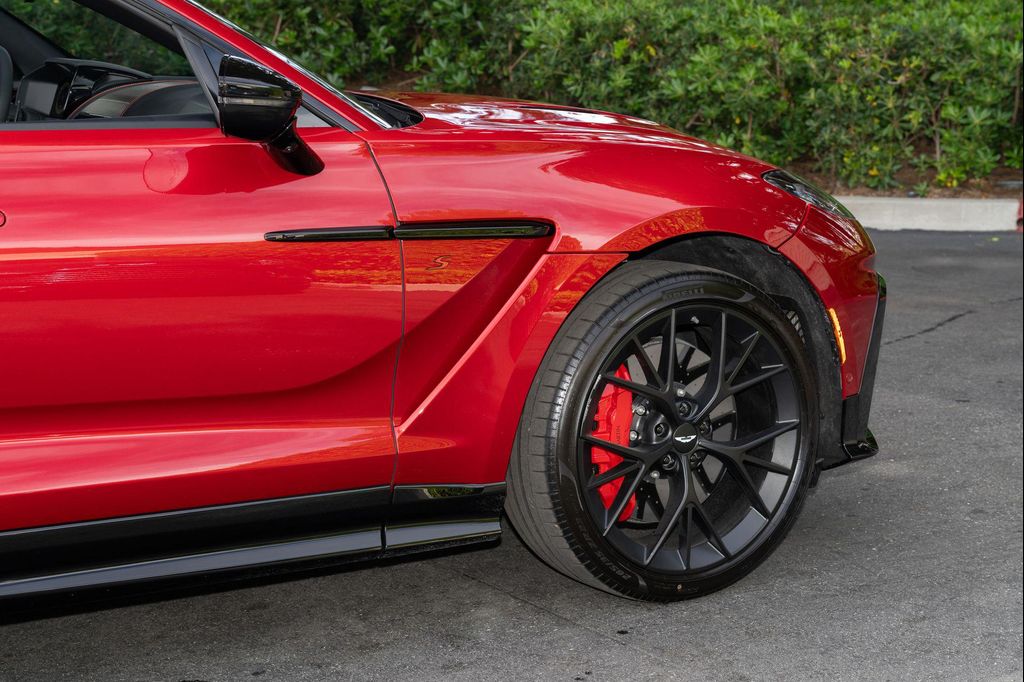 2026 Aston Martin DBX S 缩略图 8