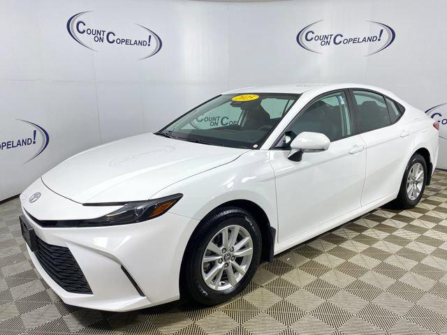 2025 Toyota CAMRY LE 照片 3