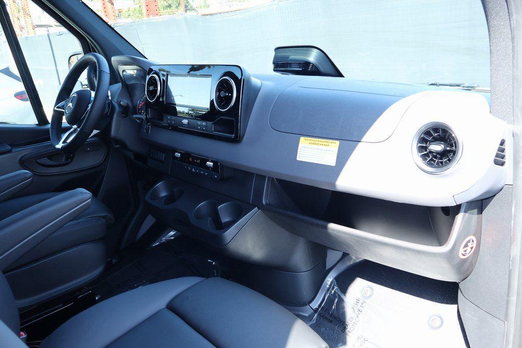 2026 Mercedes-BENZ SPRINTER 2500 4MATIC — фото 4