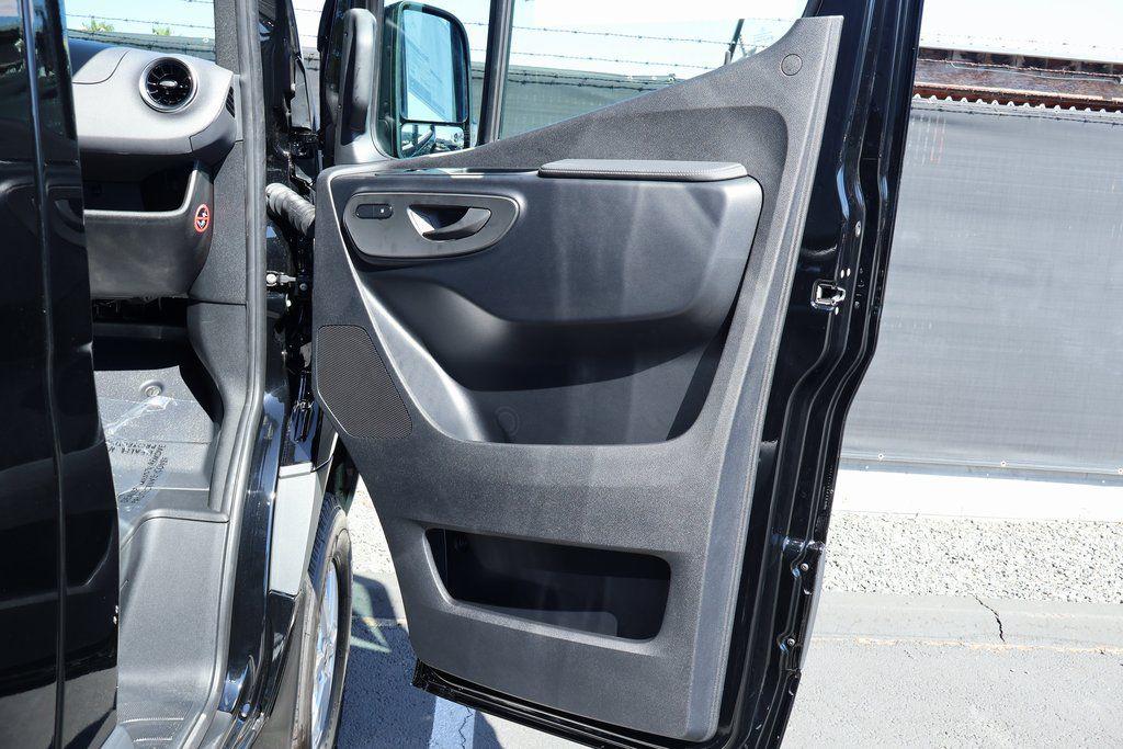 2026 Mercedes-BENZ SPRINTER 2500 4MATIC — фото 5