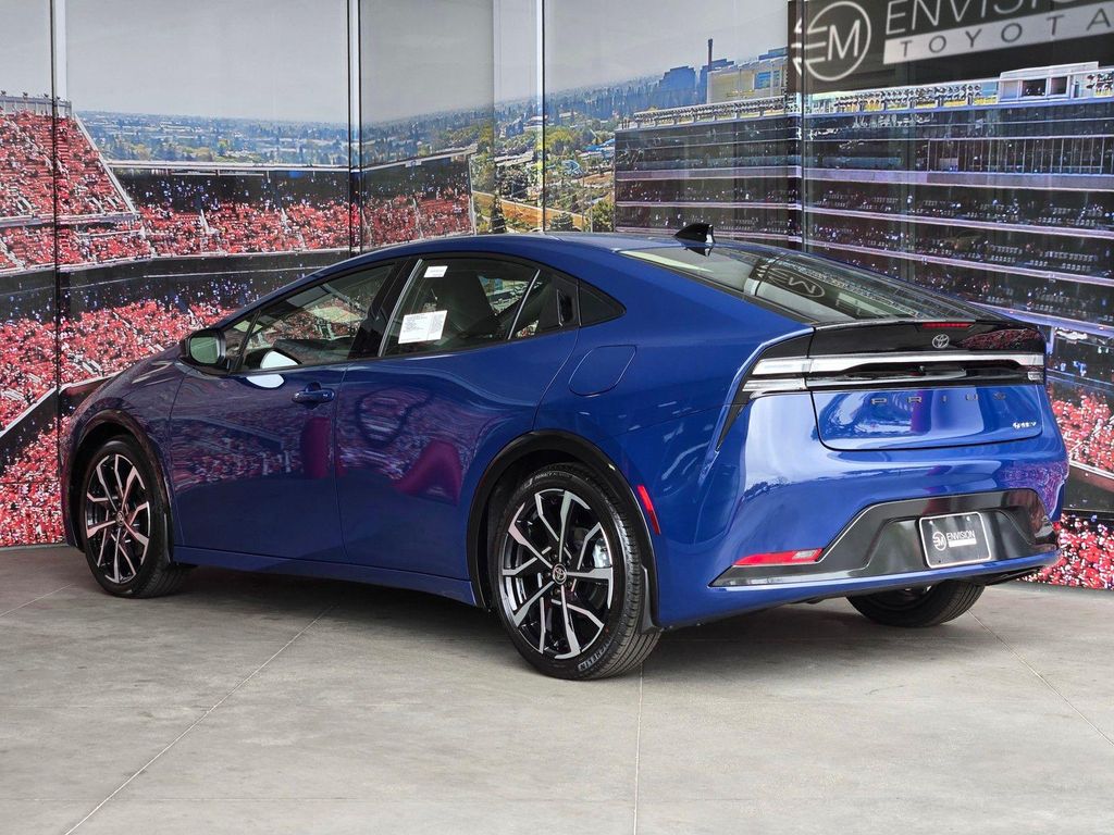 2026 Toyota PRIUS PLUG-IN HYBRID XSE — фото 5