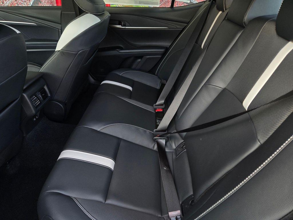 صورة مصغرة 11 لـ 2026 Toyota CAMRY SE