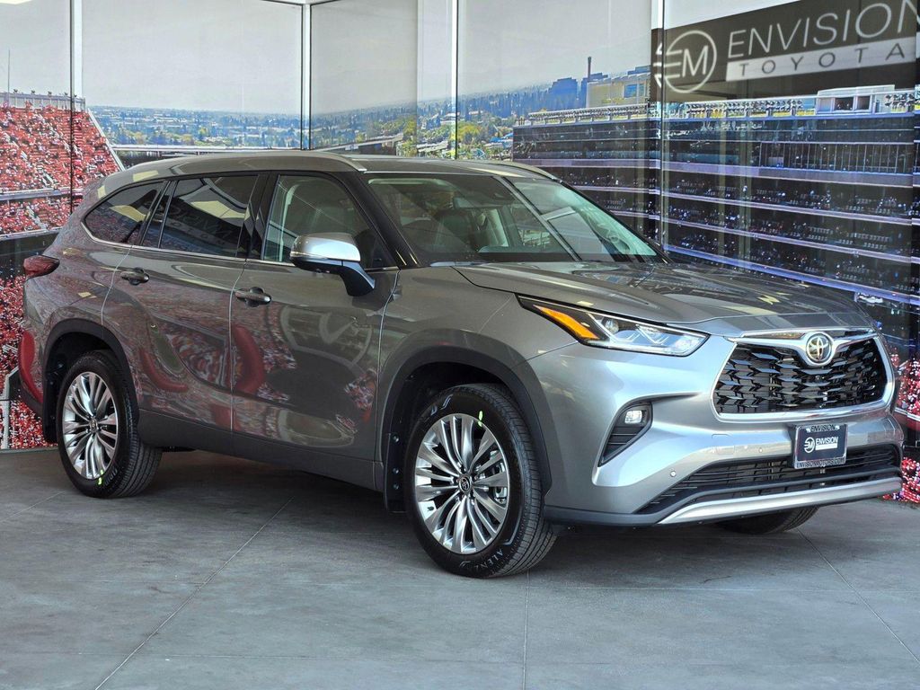 New 2026 Toyota Highlander Platinum