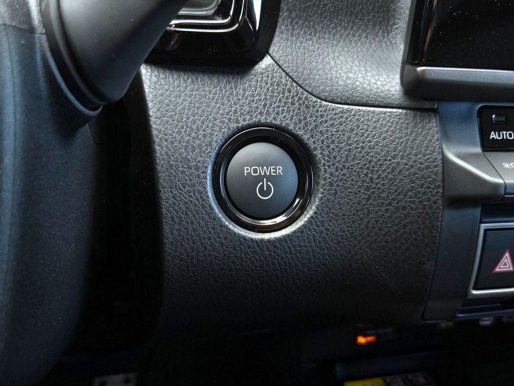 2026 Toyota CAMRY SE 缩略图 18
