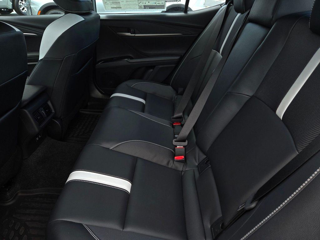 2026 Toyota CAMRY SE 缩略图 11