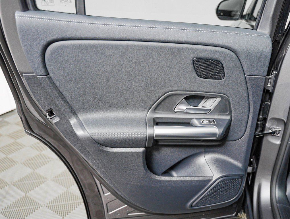 2026 Mercedes-BENZ GLA — миниатюра 25