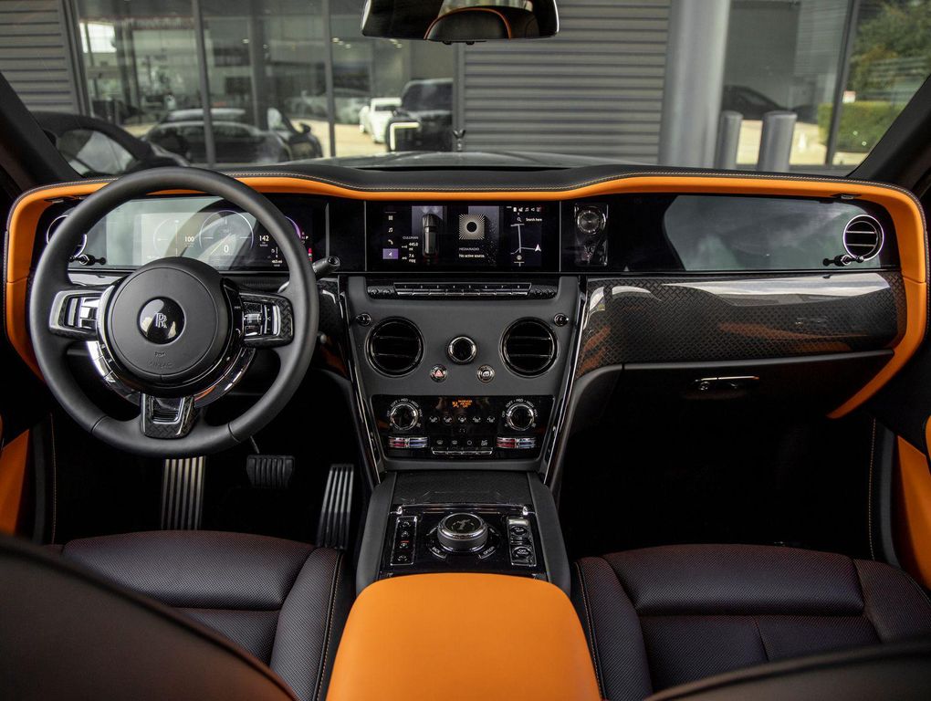 صورة مصغرة 4 لـ 2026 ROLLS-ROYCE CULLINAN BLACK BADGE