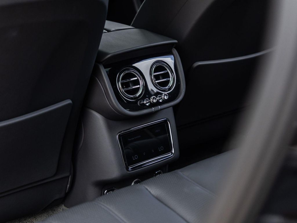 2023 Bentley BENTAYGA thumbnail 39