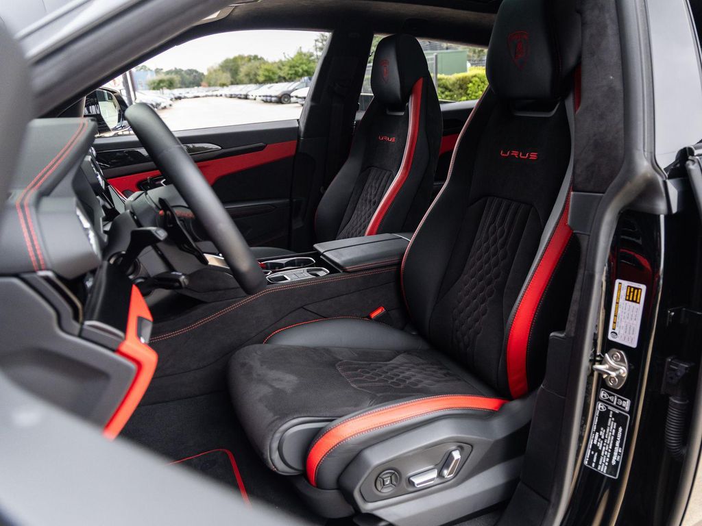 2024 Lamborghini URUS S — миниатюра 24