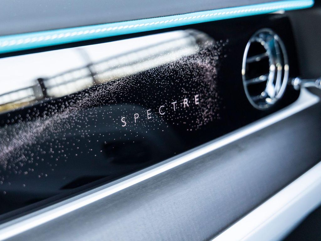 2025 ROLLS-ROYCE SPECTRE — миниатюра 36