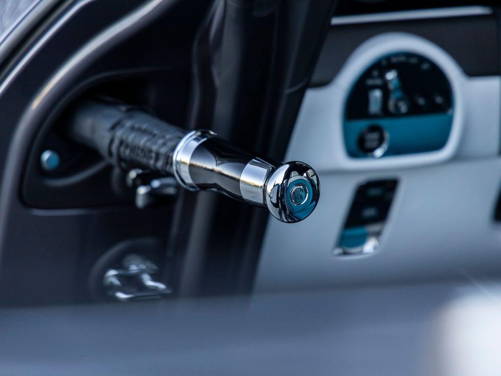 2025 ROLLS-ROYCE SPECTRE — миниатюра 31