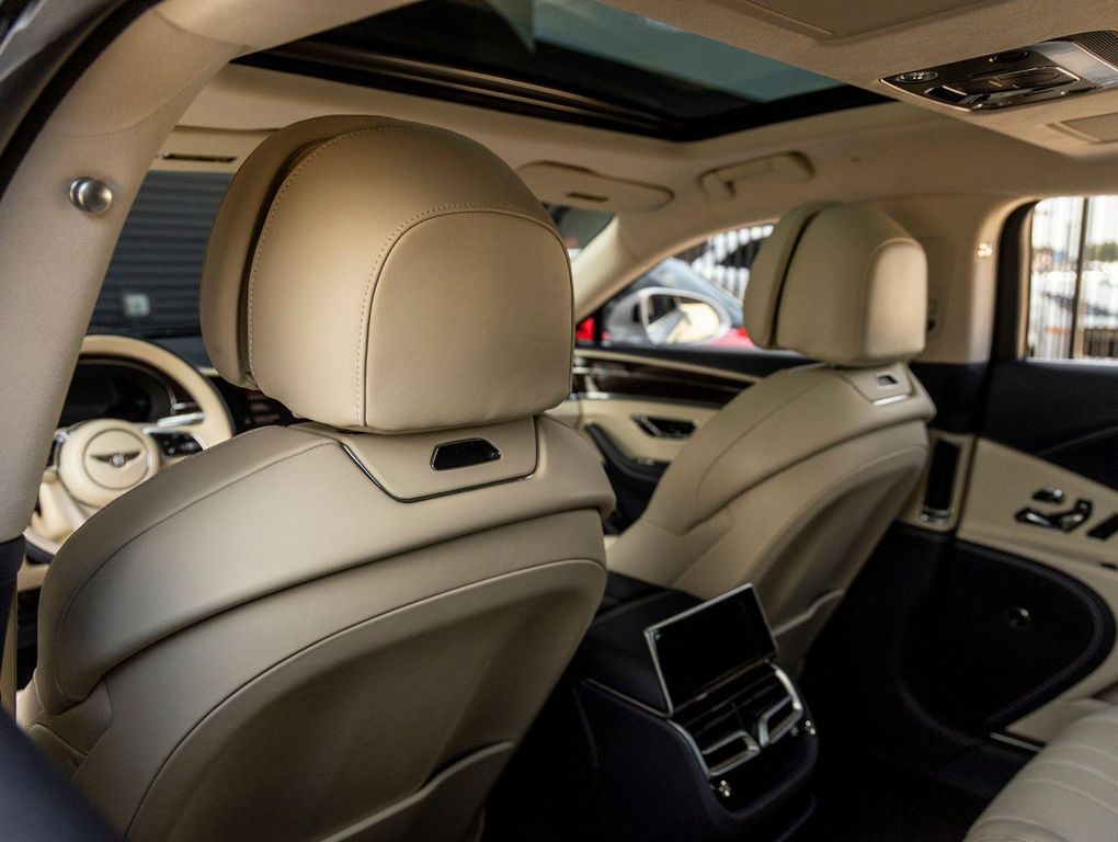 2026 Bentley FLYING SPUR V8 — миниатюра 31