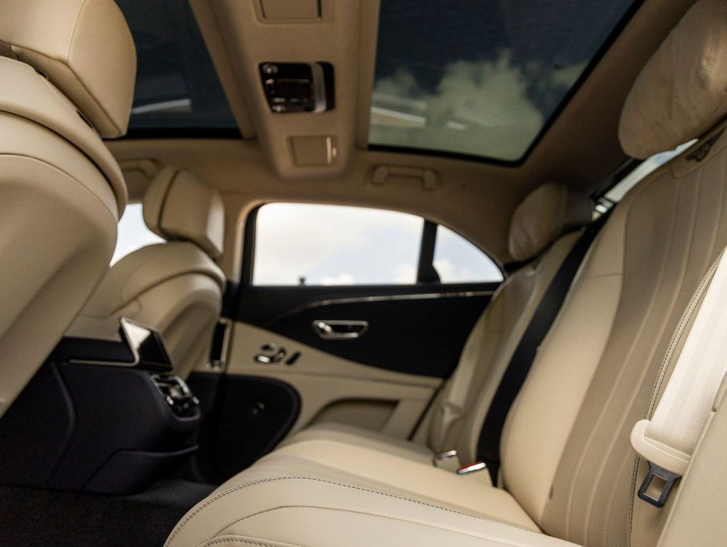 2026 Bentley FLYING SPUR V8 — миниатюра 41