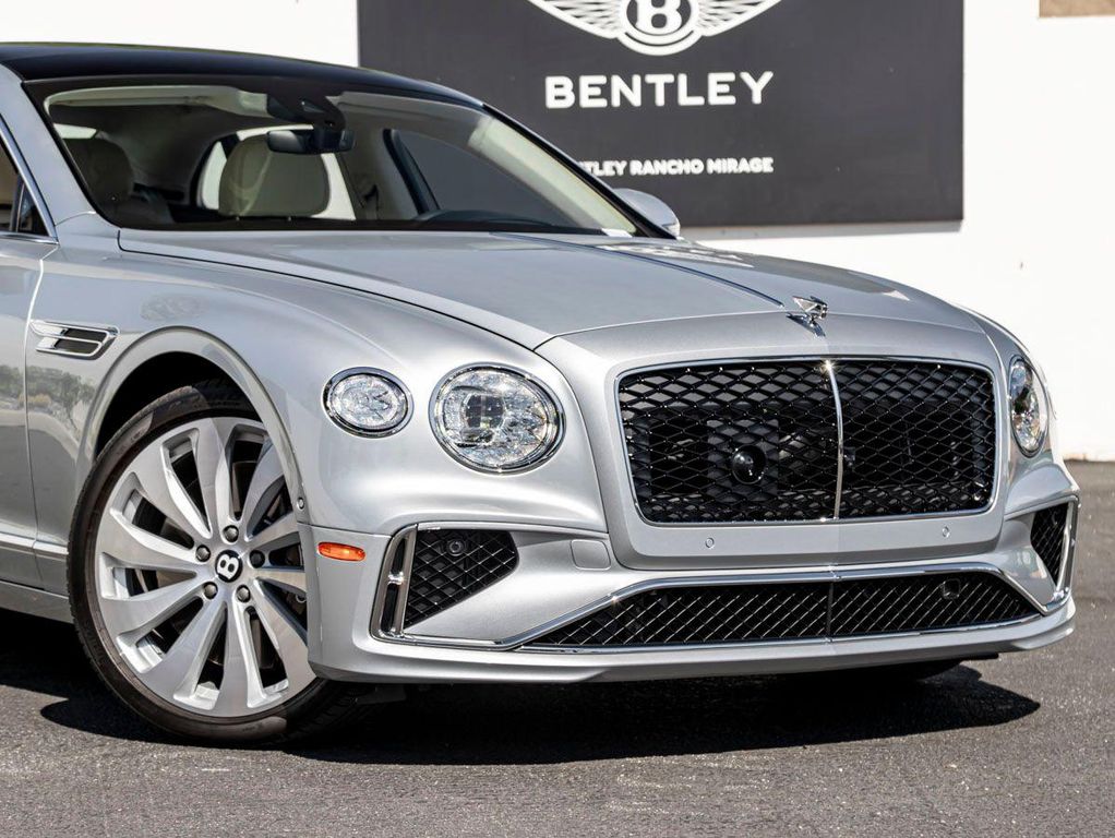 2026 Bentley FLYING SPUR V8 — фото 10