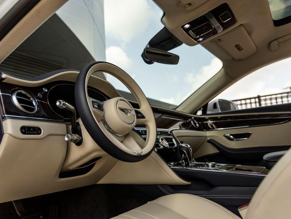 2026 Bentley FLYING SPUR V8 — миниатюра 28