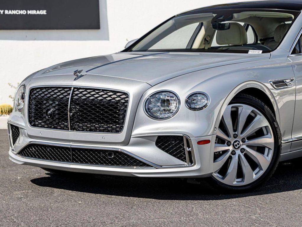 2026 Bentley FLYING SPUR V8 — фото 8