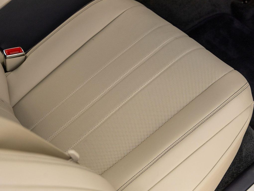 2026 Bentley FLYING SPUR V8 — миниатюра 45