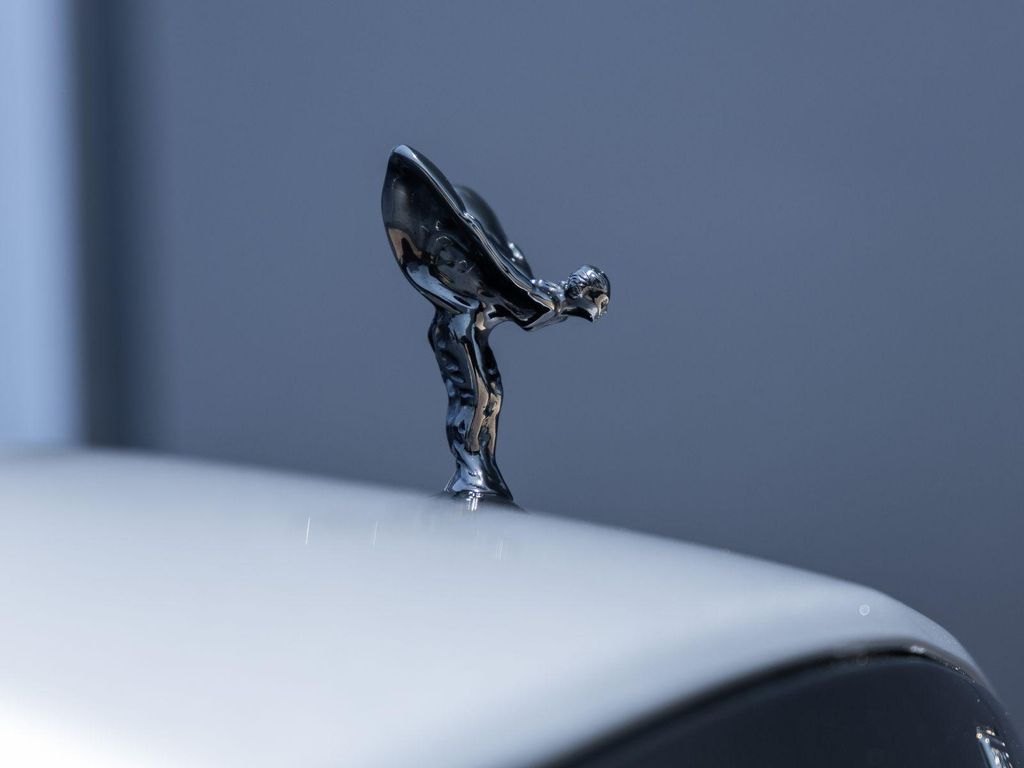 صورة مصغرة 26 لـ 2027 ROLLS-ROYCE CULLINAN BLACK BADGE
