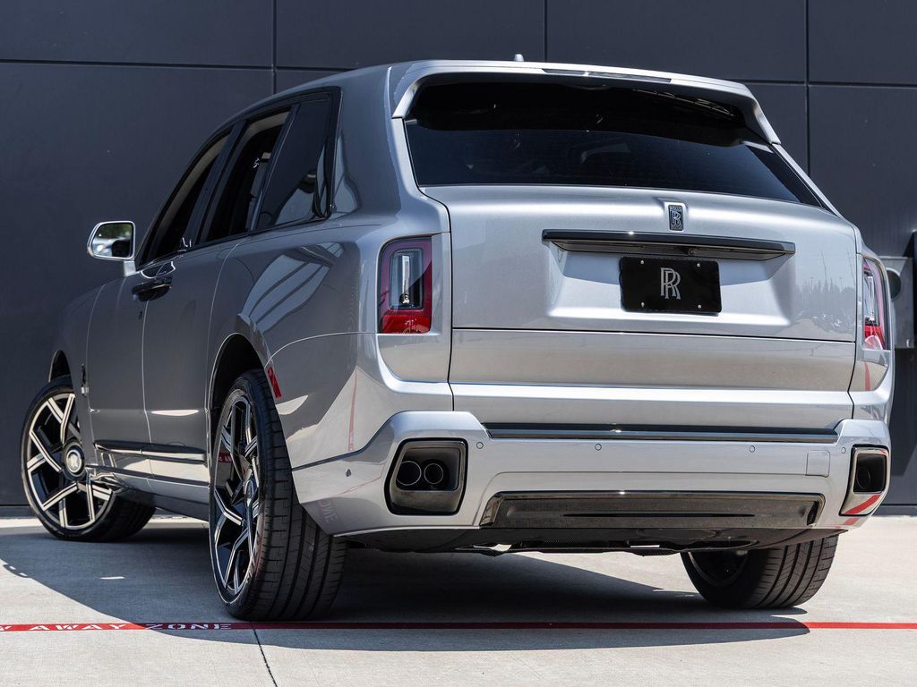 صورة 9 لـ 2027 ROLLS-ROYCE CULLINAN BLACK BADGE