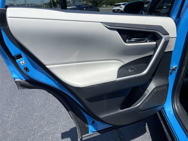 2020 Toyota RAV4 HYBRID XLE — фото 23