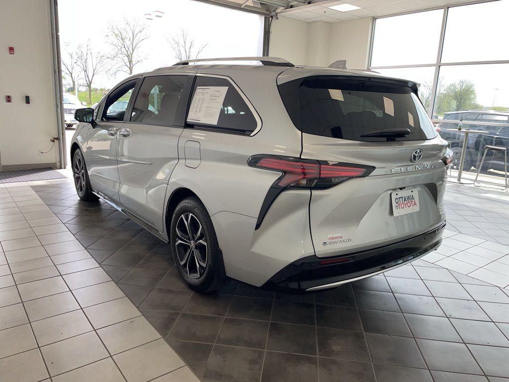TOYOTA SIENNA - 8