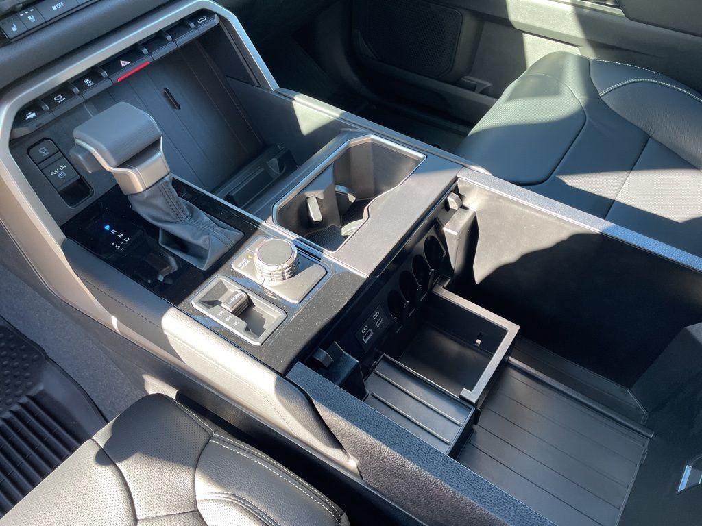 TOYOTA TUNDRA - 9