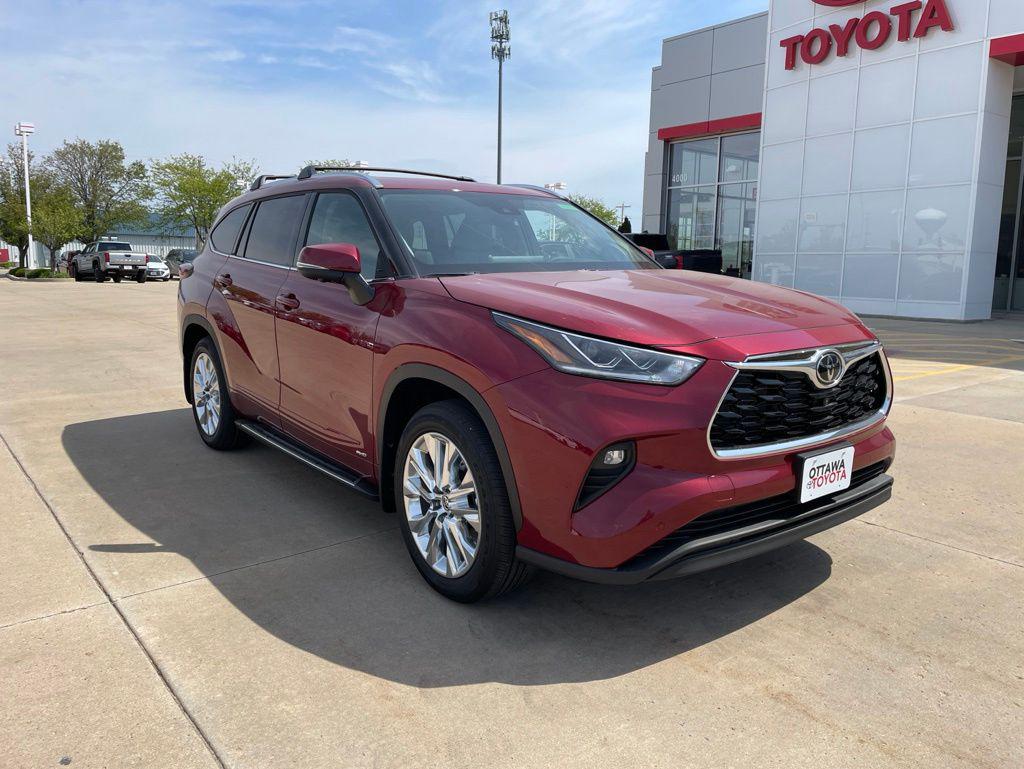 New 2026 Toyota Highlander Hybrid Limited