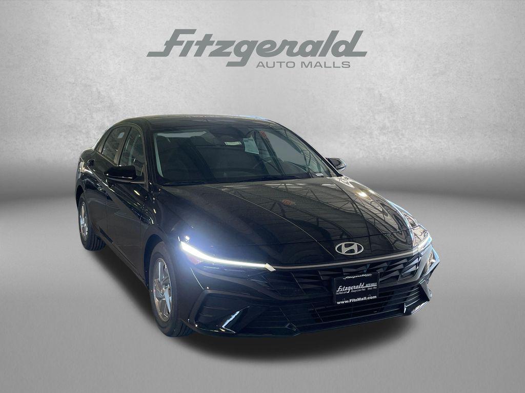 New 2026 Hyundai ELANTRA SE