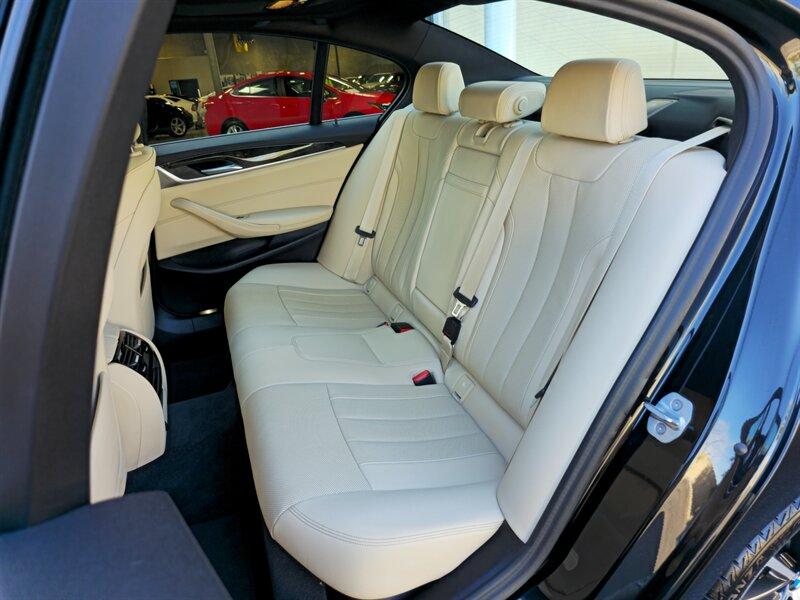 2021 BMW 530E — миниатюра 31