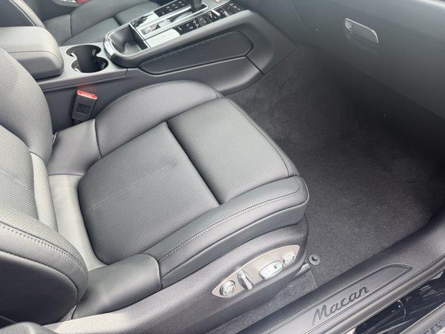 2026 Porsche MACAN BASE — миниатюра 21