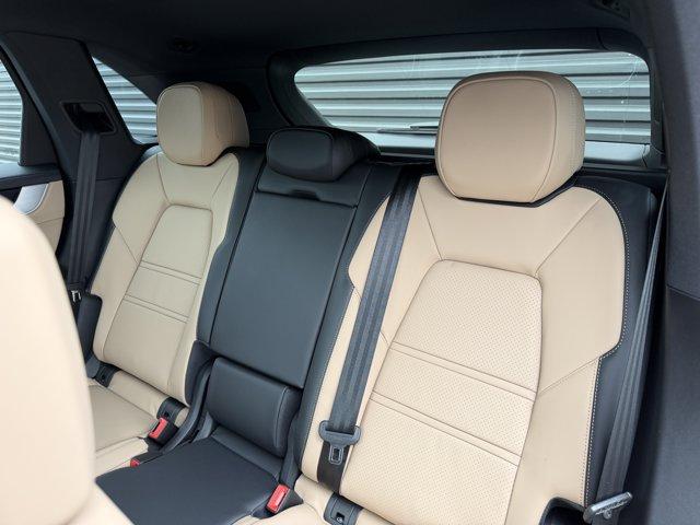 صورة مصغرة 22 لـ 2026 Porsche CAYENNE BASE