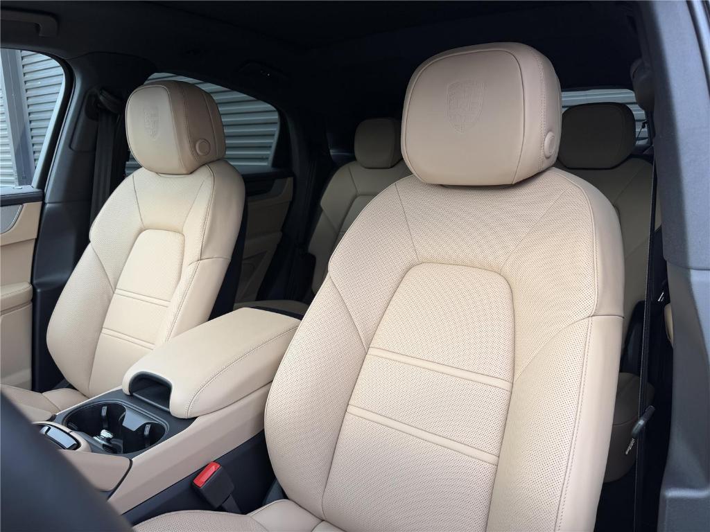 2026 Porsche CAYENNE AWD 缩略图 23