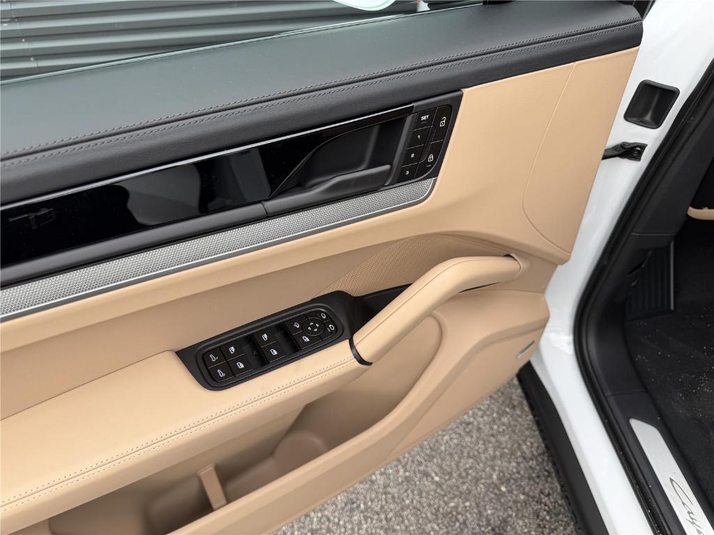 2026 Porsche CAYENNE AWD 缩略图 15