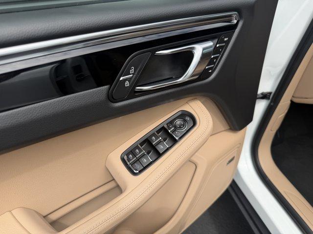 2026 Porsche MACAN BASE — миниатюра 26