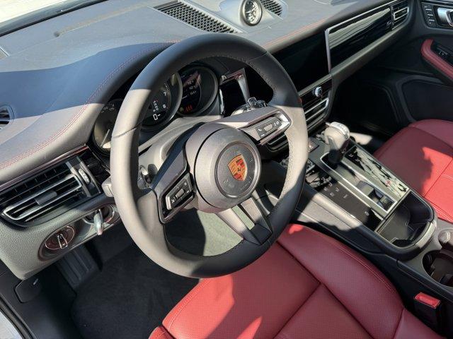 2026 Porsche MACAN BASE — фото 4