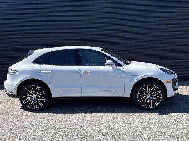 2026 Porsche MACAN BASE — фото 8