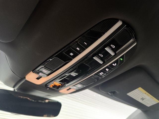 2023 Porsche PANAMERA 4 PLATINUM EDITION thumbnail 32