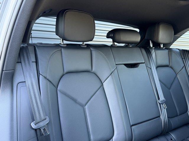 صورة مصغرة 22 لـ 2026 Porsche MACAN BASE