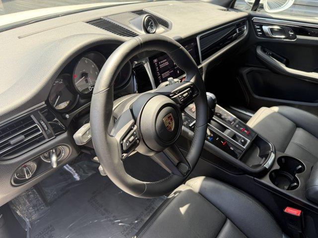 صورة 4 لـ 2023 Porsche MACAN S