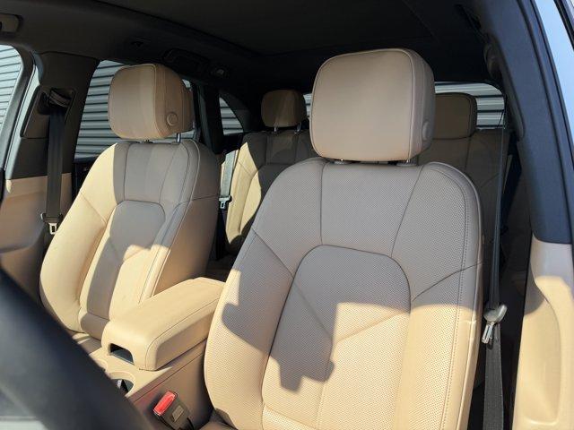 صورة 10 لـ 2026 Porsche MACAN BASE