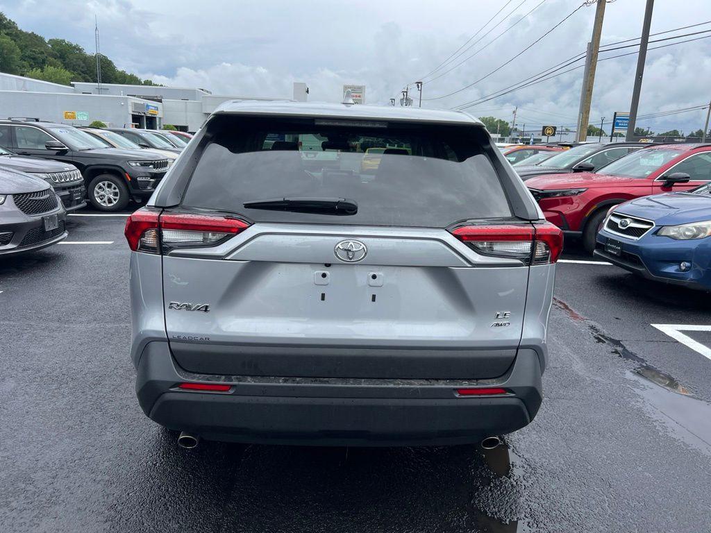 2024 Toyota RAV4 LE 照片 4