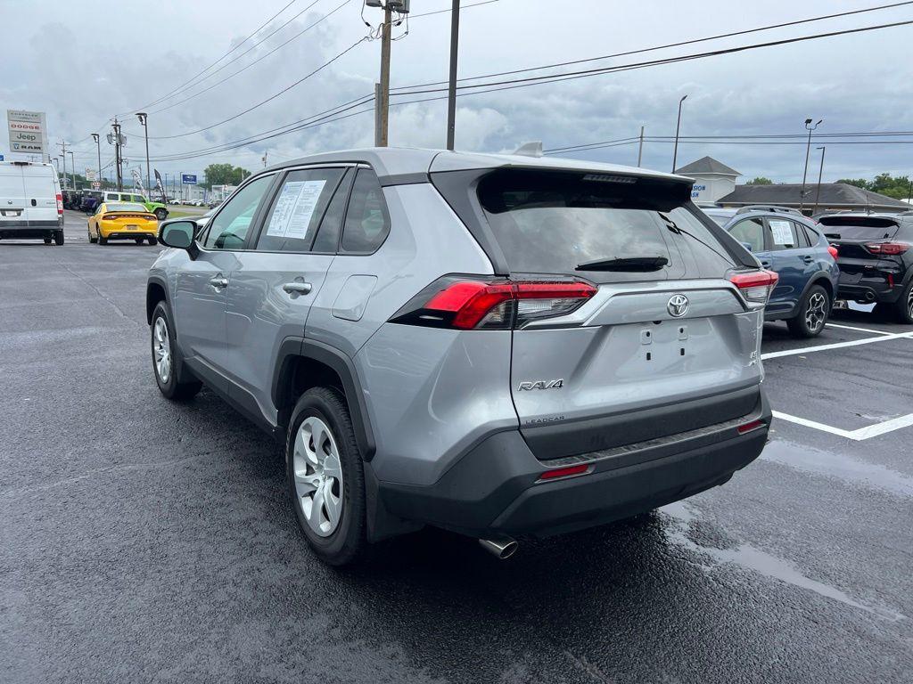 2024 Toyota RAV4 LE 照片 3