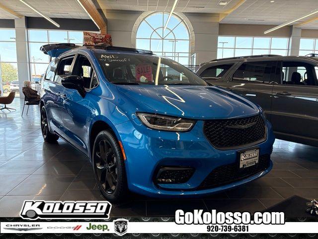 New 2026 Chrysler Pacifica Select