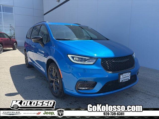 New 2026 Chrysler Pacifica Select
