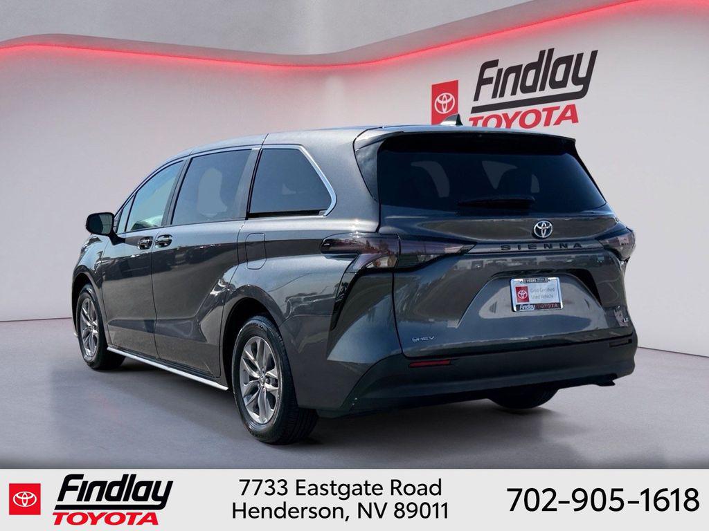 صورة 2 لـ 2025 Toyota SIENNA LE