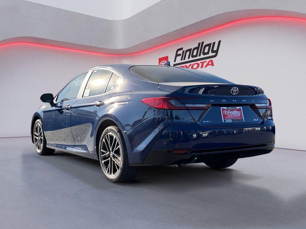 2026 Toyota CAMRY XLE photo 3