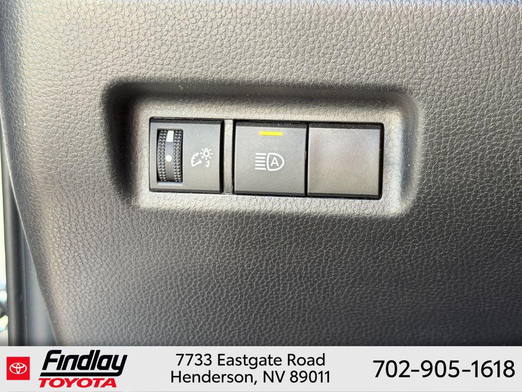 صورة مصغرة 22 لـ 2025 Toyota RAV4 XLE