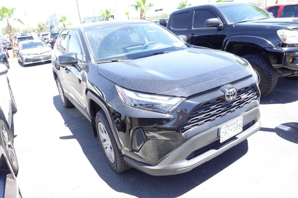 2024 Toyota RAV4 LE 照片 2